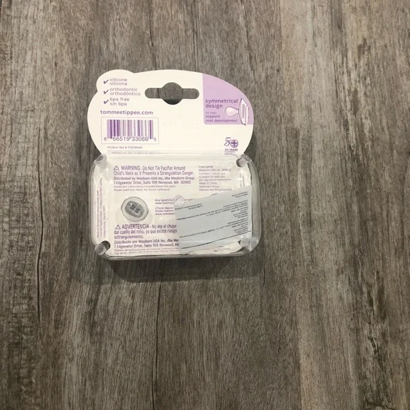 Tommee Tippee BPS Free/glow in the dark set of 2 pacifiers. Brand New in case. - Picture 2 of 3